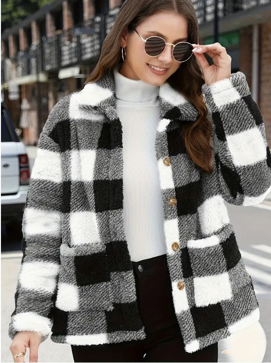 Damen nan gefütterte Karo Teddy-Fleece Shacket mit Knopfleiste und aufgesetzten Taschen EB