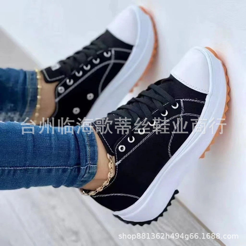 Damen Plateau-Sneaker mit modischen Details und rutschfester Laufsohle EB