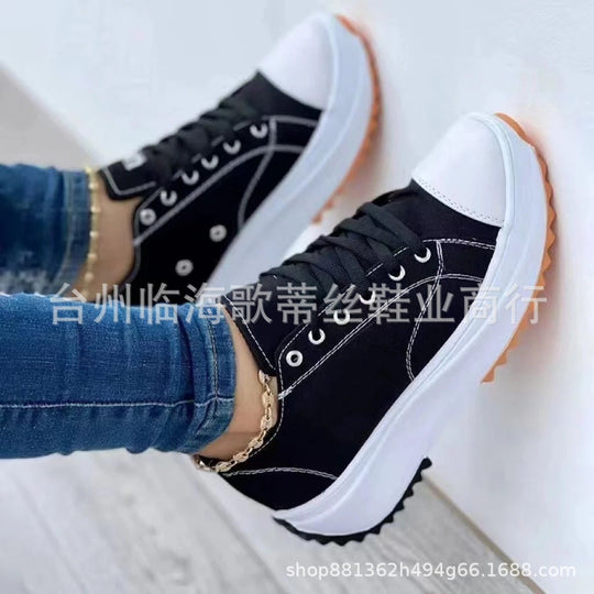 Damen Plateau-Sneaker mit modischen Details und rutschfester Laufsohle EB
