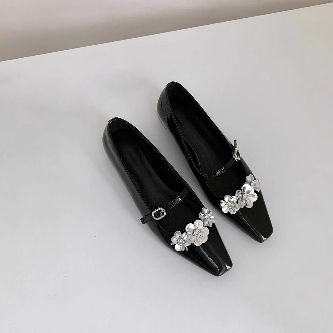 Damen Ballerinas mit floralen Applikationen und glanzvoller Oberfläche EB
