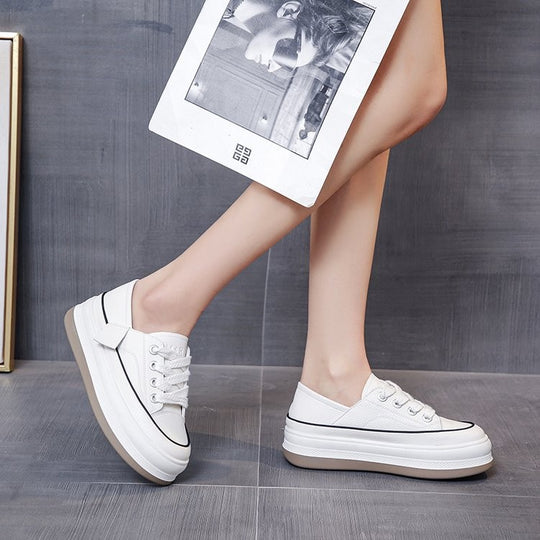 Damen Sportliche Sneakers im modernen Low-Top Design mit strapazierfähiger Sohle EB