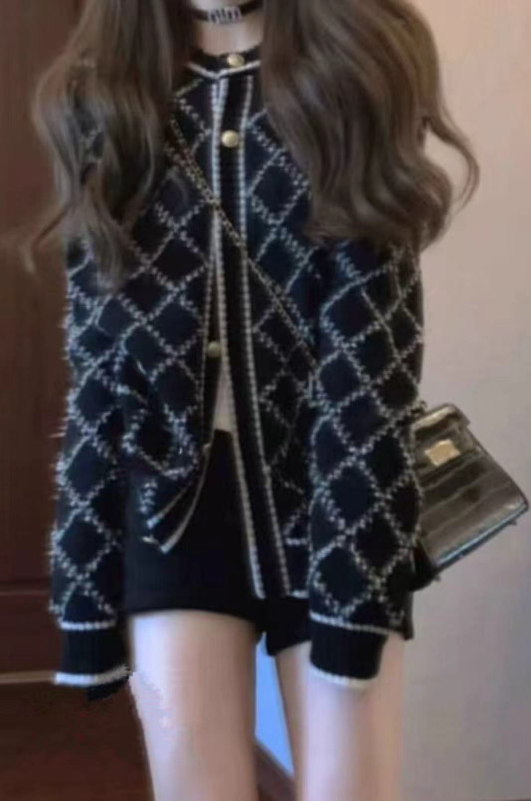 Damen modischer Strickcardigan mit eleganter Rautenmusterstruktur und goldenen Knöpfen EB