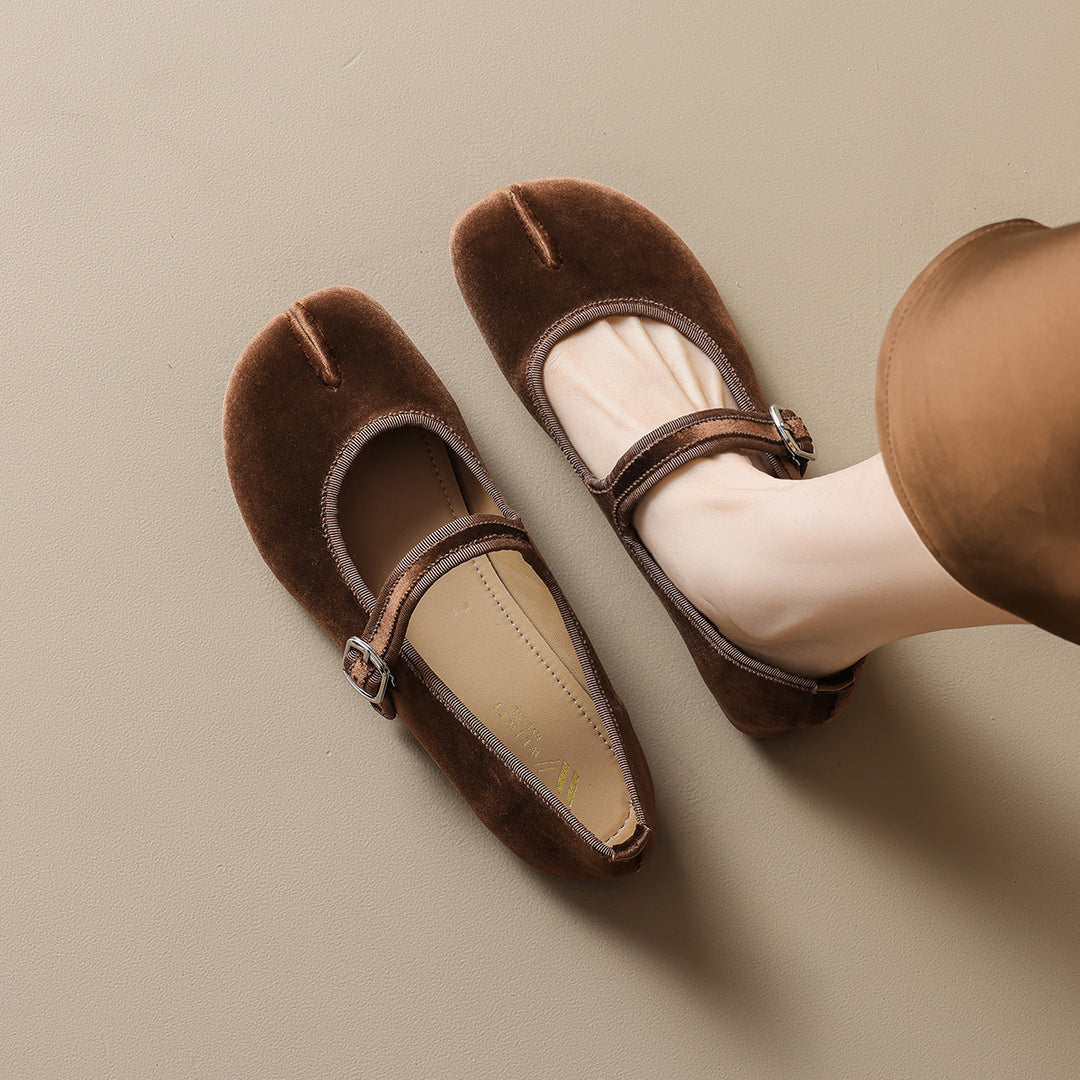 Damen Ballerinas mit luxuriösem Samt und stilvollem Riemen EB