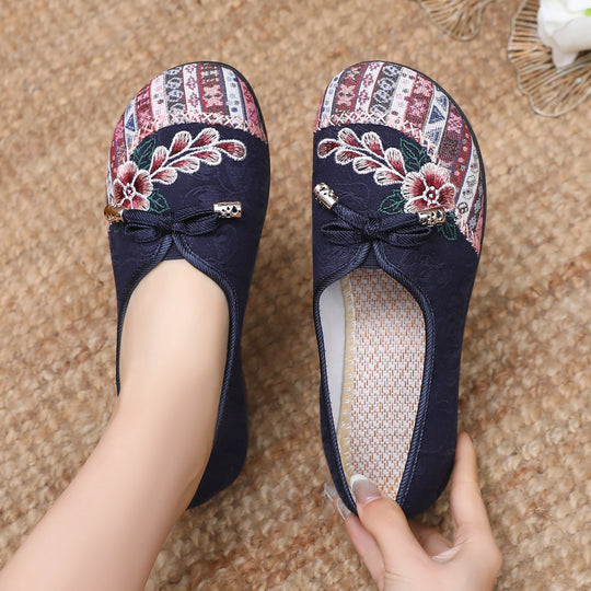 Damen Elegante und bequeme Slipper mit floralem Stickdesign EB