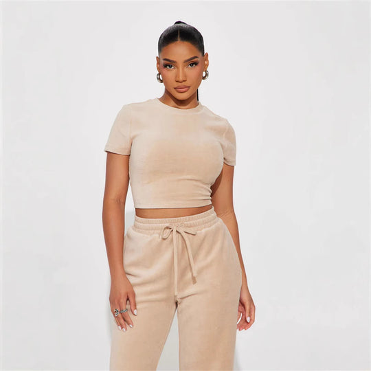 Damen Velours-Hausanzug mit bauchfreiem Shirt und weit geschnittener taillenhoher Jogginghose EB