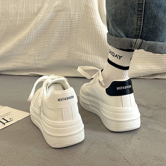 Damen Plateau Sneakers mit modernem Design und dicker Gummisohle EB