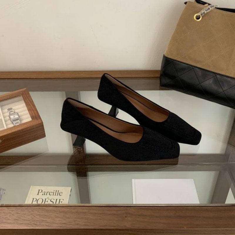 Damen elegante Ballerinas aus feinem Veloursleder EB