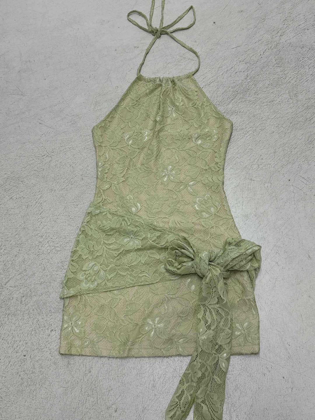 Damen Spitzenkleid mit elegantem Wickeldesign EB