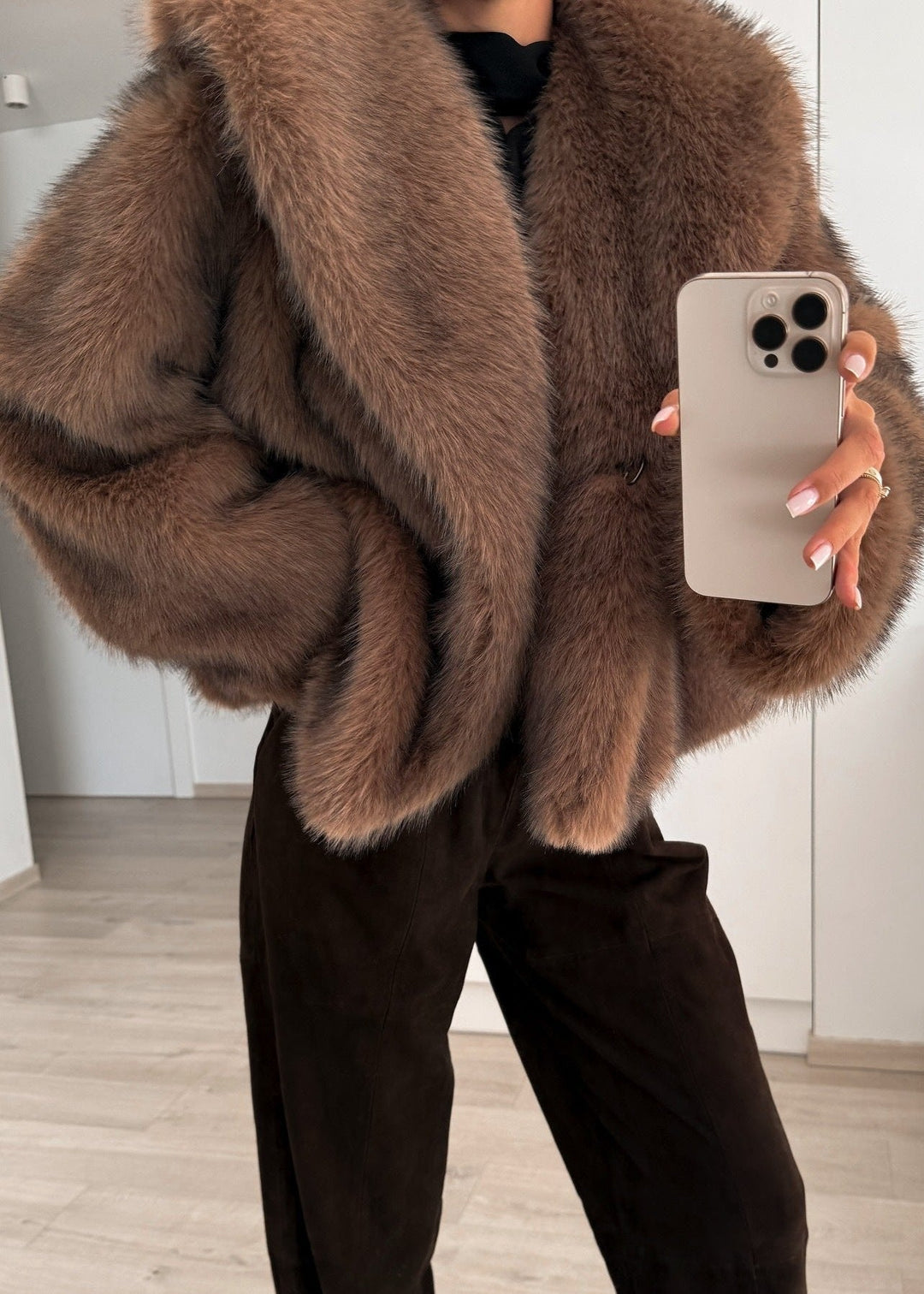 EB | Eichen-Faux-Fur-Jacke
