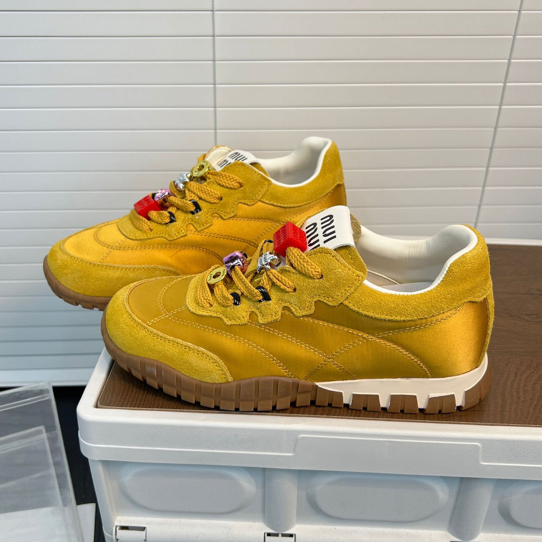 Damen modische Sneakers mit einzigartigem Schnürsystem und bequemem Fußbett EB