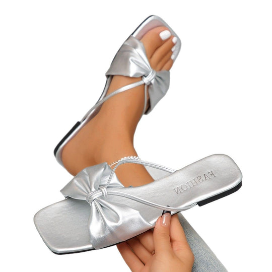Damen Bogenförmige Zehentrenner-Sandalen mit schimmerndem Riemendesign EB