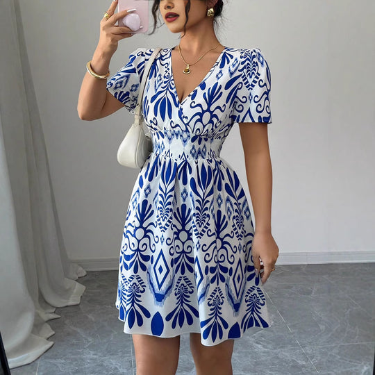 Damen Sommerliches Mini-Kleid mit elegantem V-Ausschnitt und floralen Mustern EB