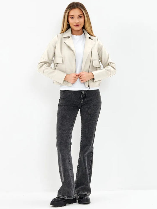 Damen cropped Kunstlederjacke mit praktischen Taschen und modernem Schnitt EB
