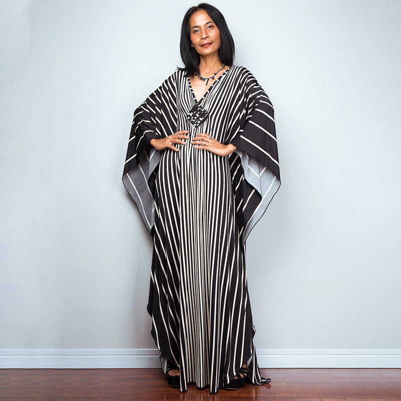 Damen Maxikleid mit kunstvollem Pfauenmuster und seitlichen Schlitzen Heidi Mode