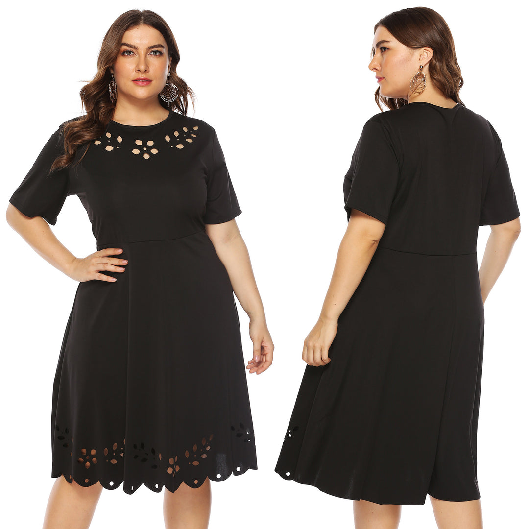 Damen elegantes Kleid mit Ausschnitt und Rüschensaum EB