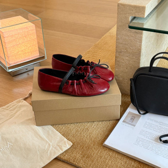 Damen Ballerinas mit elastischem Riemen und metallischem Glanz EB