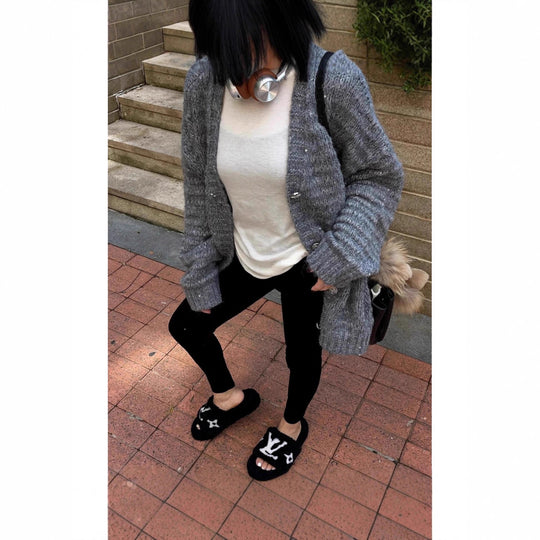 Damen Strickjacke mit voluminösen Ärmeln und einzigartiger Maschenstruktur EB