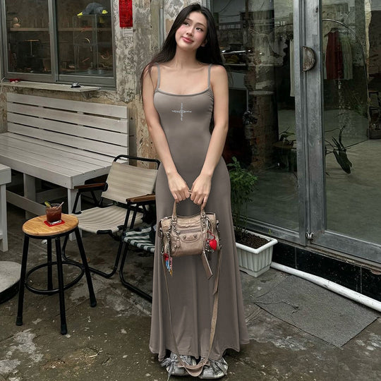 Damen Elegantes Maxikleid mit verstellbaren Trägern und Paillettenverzierung EB