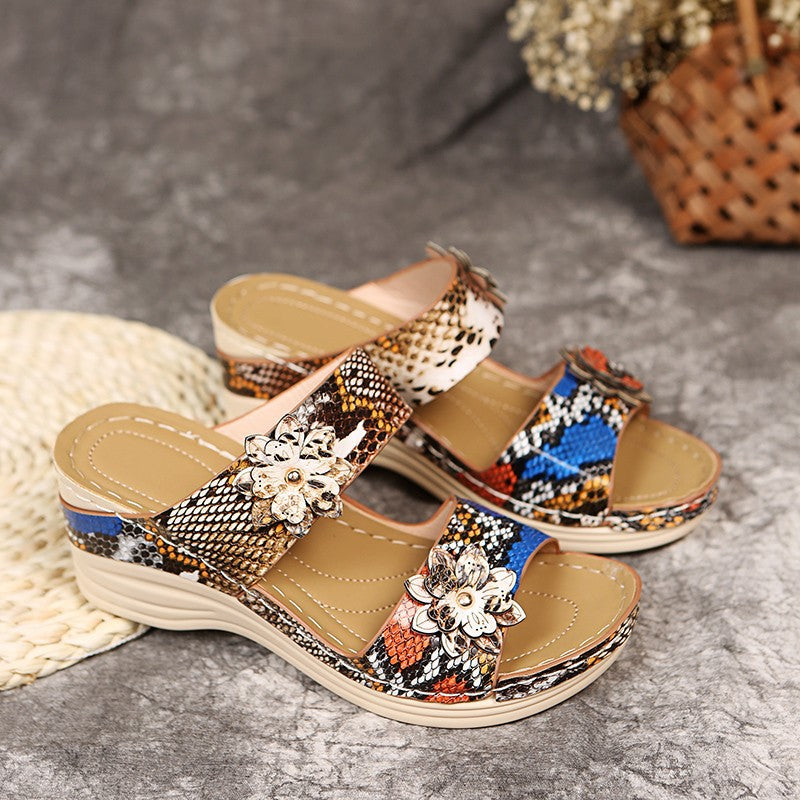 Damen Wedge-Sandalen mit floralem Dekor und geschmackvollem Riemendesign EB