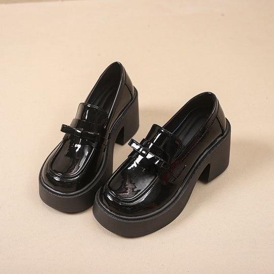 Damen elegante Lack-Mokassins mit klobigem Absatz EB