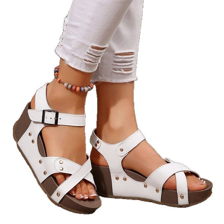 Damen Keil-Sandalen mit verstellbaren Riemen und modischen Nieten EB