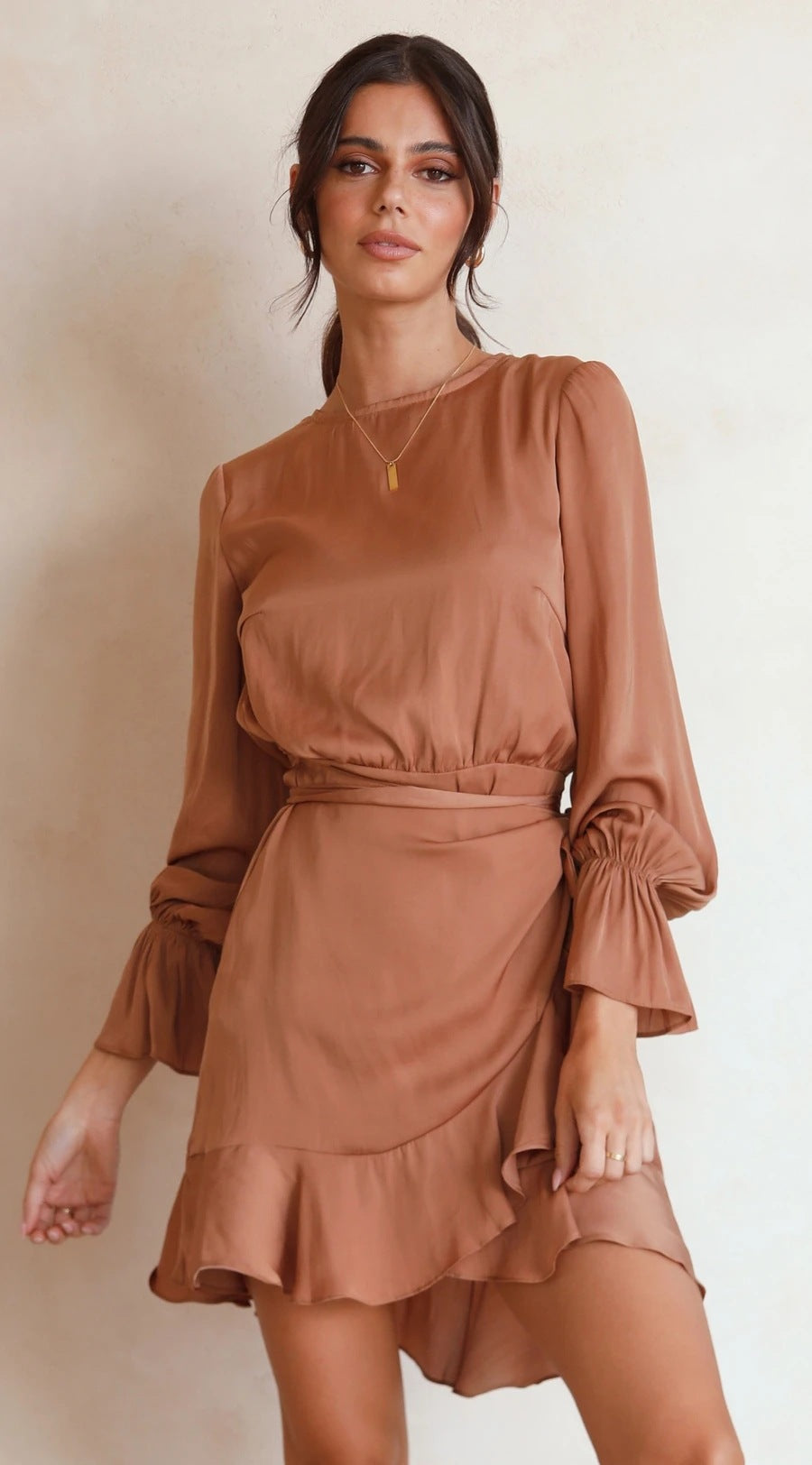 Damen Wickelkleid mit schwingenden Volant-Ärmeln und elegantem Taillenband EB
