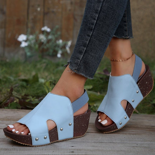 Damen bequeme Wedge-Sandalen mit modischem Cut-Out-Design und dekorativen Akzenten EB