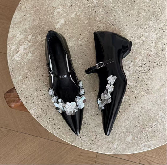 Damen Ballerina-Schuhe mit floralen Applikationen und elegantem Riemen EB