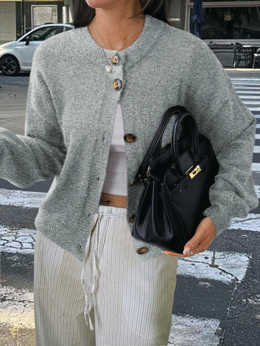 Damen nan kuscheliger Oversize-Strickcardigan mit Hornknopf-Leiste und Rundhalsausschnitt EB