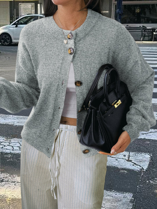 Damen nan kuscheliger Oversize-Strickcardigan mit Hornknopf-Leiste und Rundhalsausschnitt EB