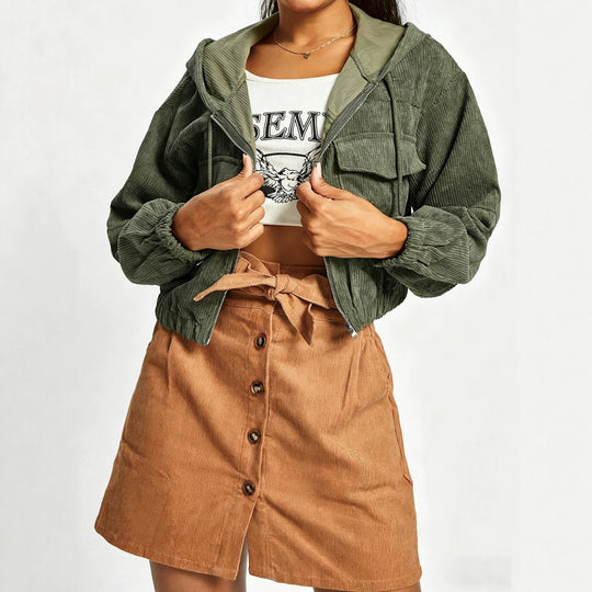 Damen Kurzjacke aus Cord mit Kapuze, Reißverschluss und aufgesetzten Brusttaschen EB