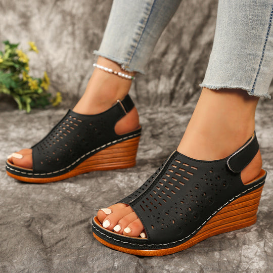 Damen Atmungsaktive Wedge-Sandalen mit floralem Cut-Out Design EB