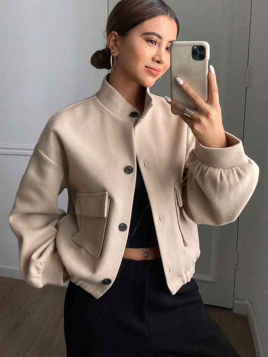 Damen Modische Kurzjacke mit Stehkragen und praktischen Taschen EB