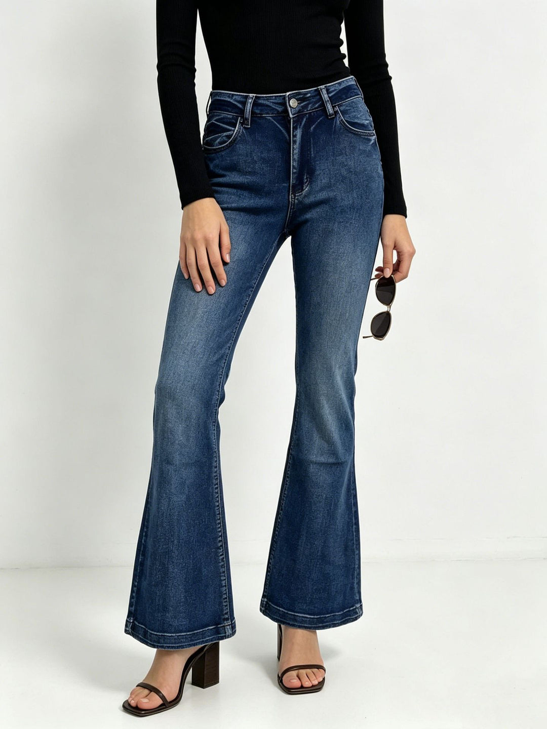 Damen nan High-Waist Flared-Jeans mit taillierendem Bund und weitem Schlag EB