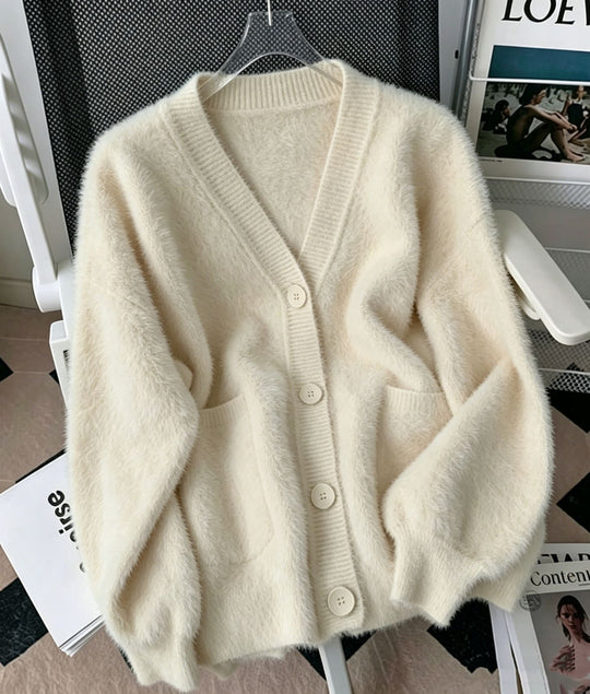 Damen Fluffy-Cardigan mit tiefem V-Ausschnitt, gerippter Knopfleiste und Eingrifftaschen EB