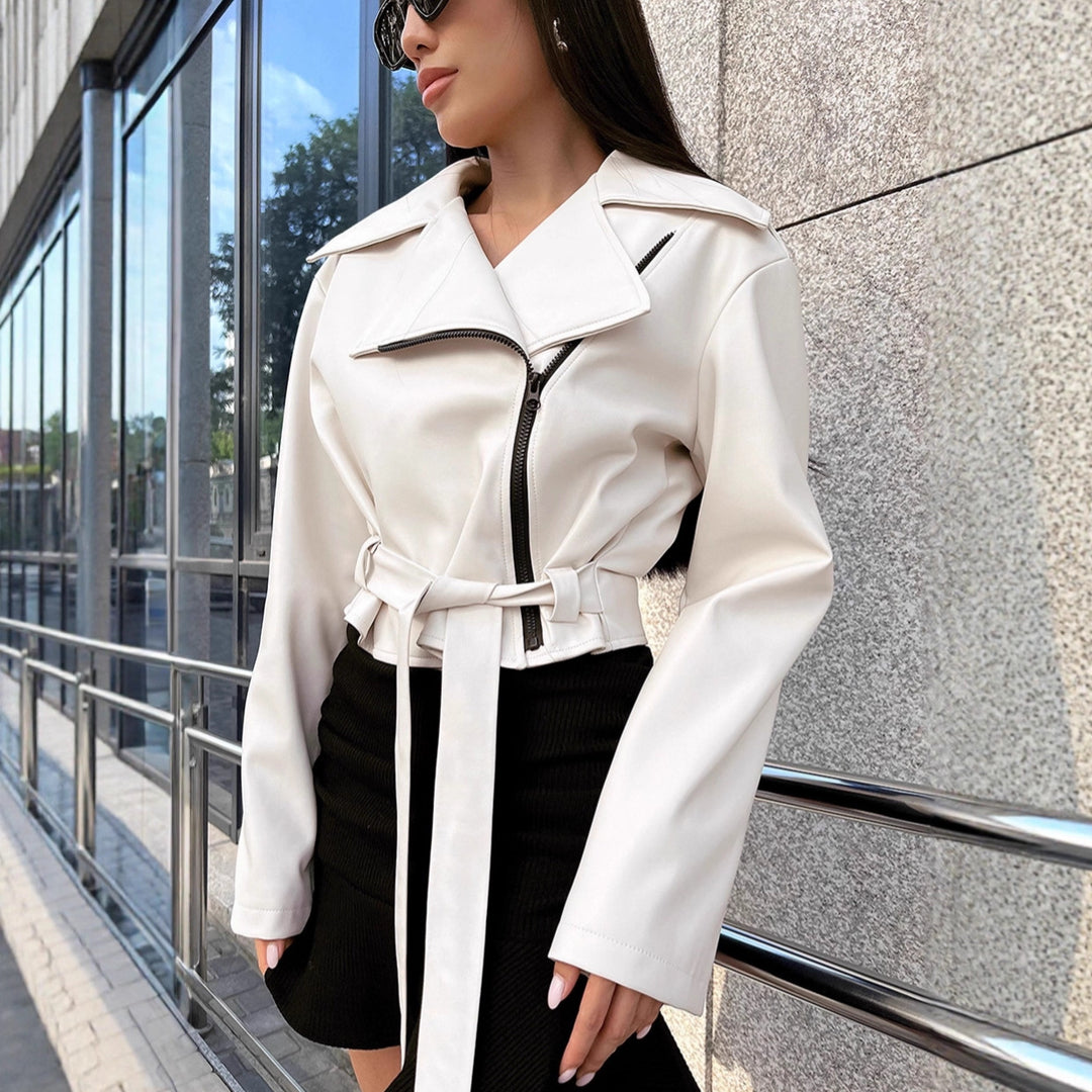 Damen Modische Kunstlederjacke mit taillierter Silhouette und trendy Gürtel EB