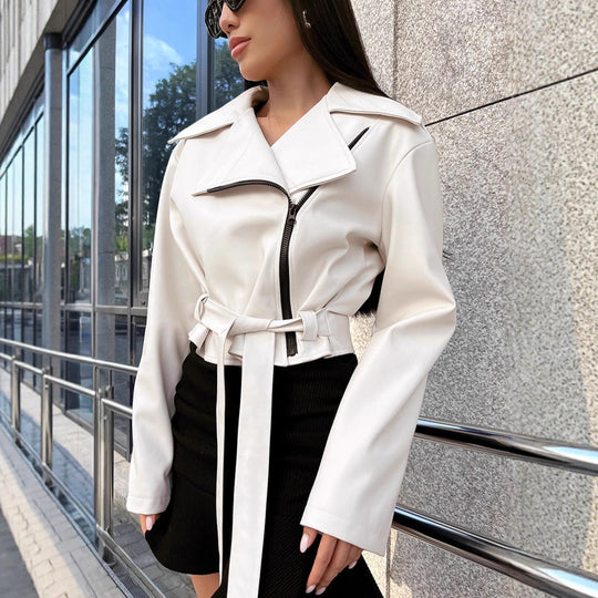 Damen Modische Kunstlederjacke mit taillierter Silhouette und trendy Gürtel EB