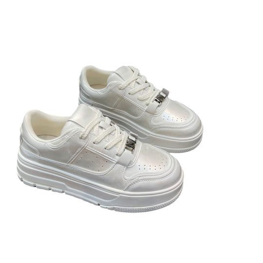 Damen modische Sneakers mit hochglänzendem Obermaterial und stabiler Plateausohle EB