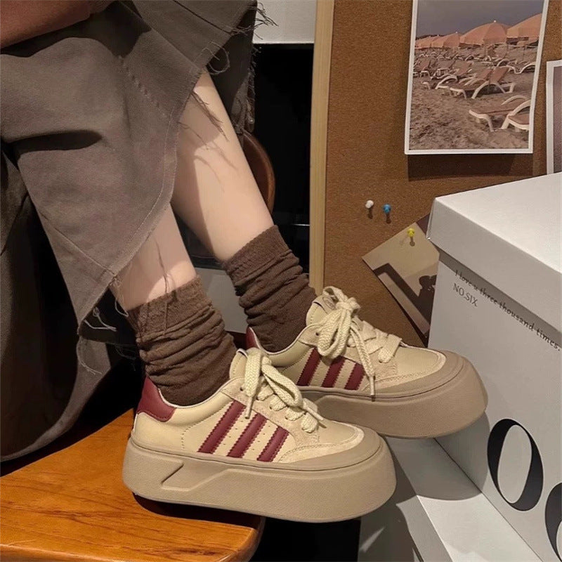 Damen Plattform-Sneaker mit strapazierfähigem Obermaterial und extrahoher Sohle EB