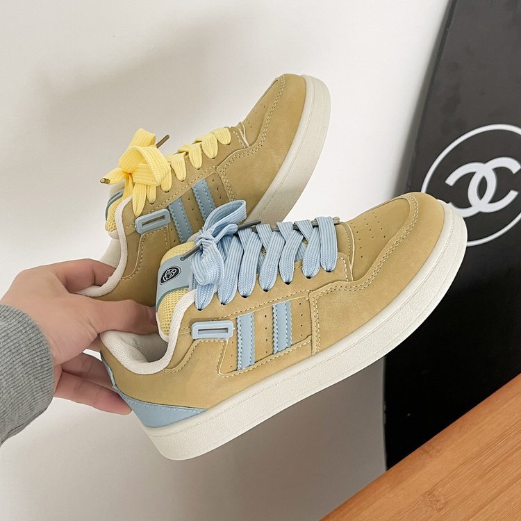 Damen Modische Freizeitsneakers mit weichem Wildleder-Obermaterial und bunten Akzenten EB