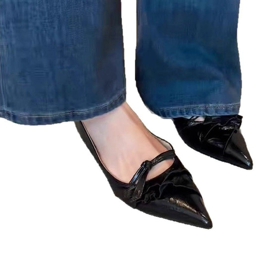 Damen spitze Pumps mit verspieltem Rüschendetail und elegantem Bindeband EB