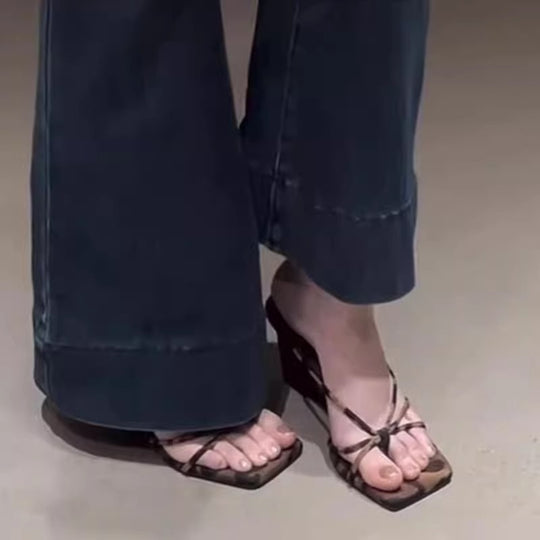 Damen Wedge-Sandalen mit elegantem Kreuzriemendesign EB