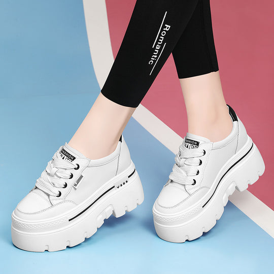 Damen Plateau-Sneaker mit rutschfester Sohle und modischer Schnürung EB