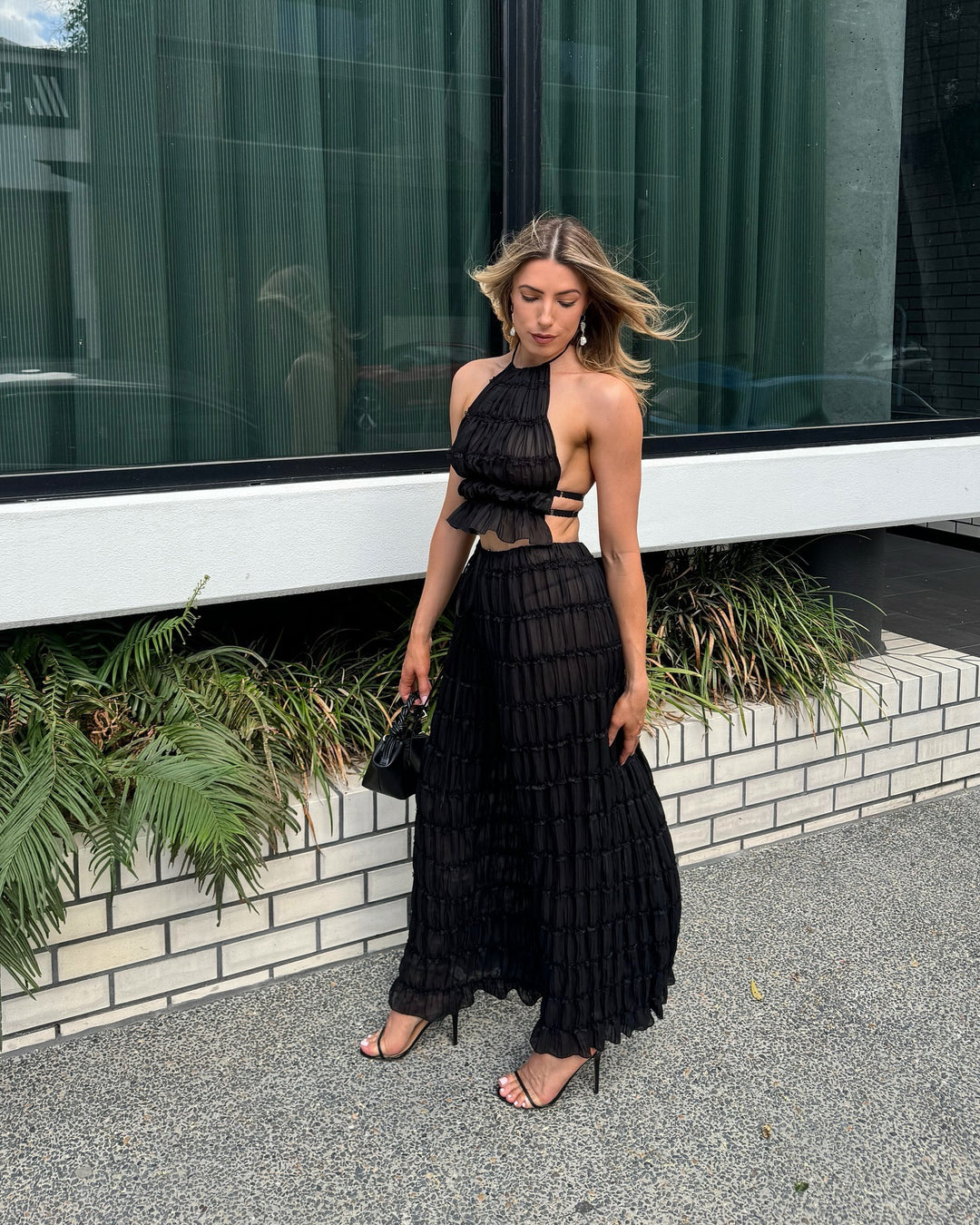 Damen Maxikleid mit raffinierten Rüschendetails und hochgeschlossenem Design EB