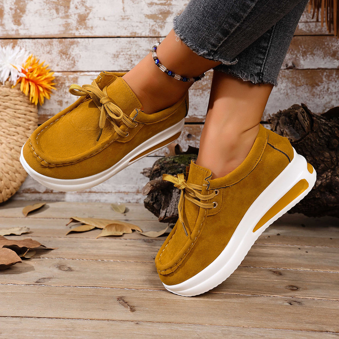 Damen Sneakers mit luxuriösem Wildleder und dezenter Plateau-Sohle EB