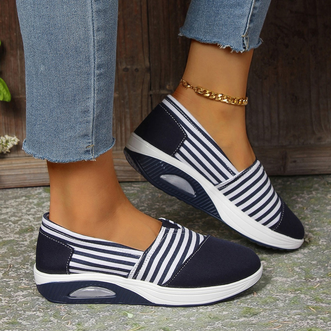 Damen Bequeme Slip-On Sneakers mit atmungsaktiver Obermaterialstruktur EB