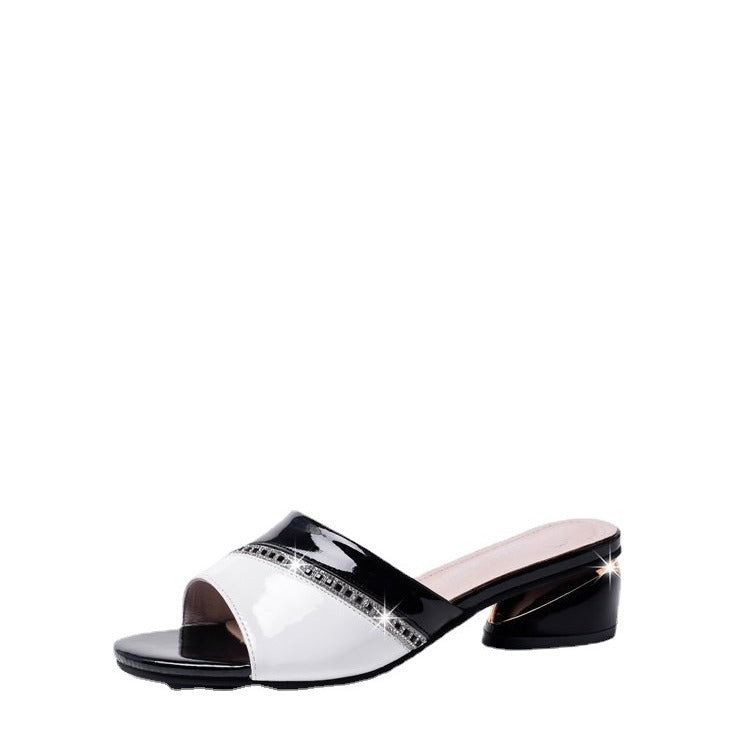 Damen nan elegante Pantoletten in Lackoptik mit niedrigem Blockabsatz und Strassbesatz EB