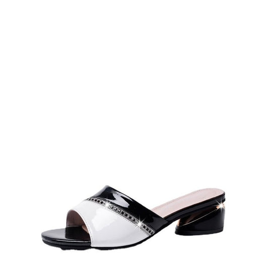 Damen nan elegante Pantoletten in Lackoptik mit niedrigem Blockabsatz und Strassbesatz EB