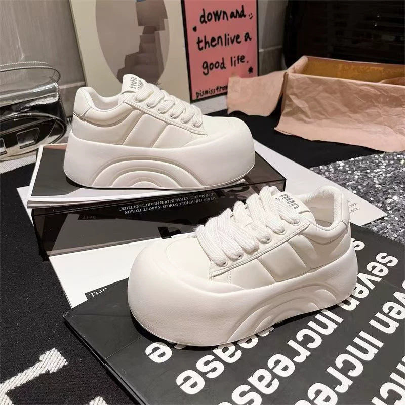 Damen Sportliche Plattform-Sneaker mit strapazierfähigem Obermaterial EB