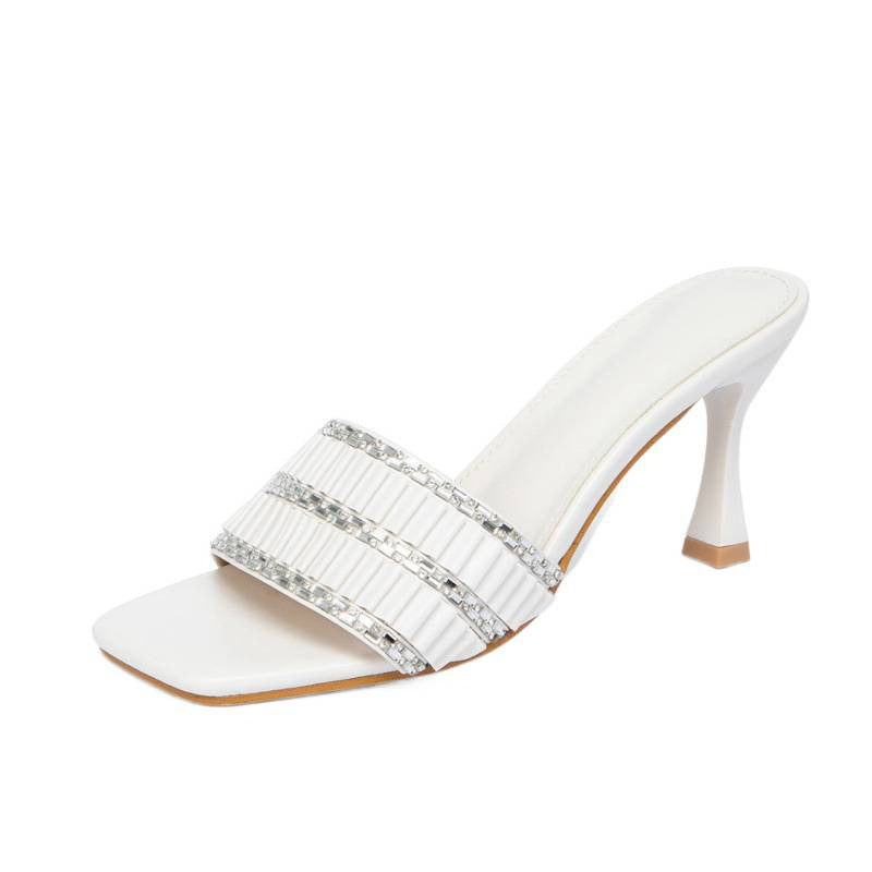 Damen Elegant verziertes Plateau-Mules mit schimmernden Akzenten EB